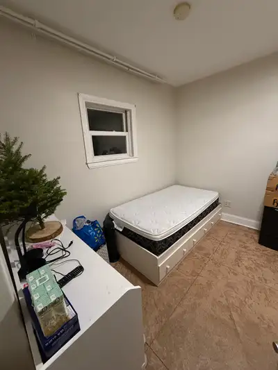 Private Room with Ensuite Bathroom | South End Halifax | Near Dalhousie University A cozy private ro...