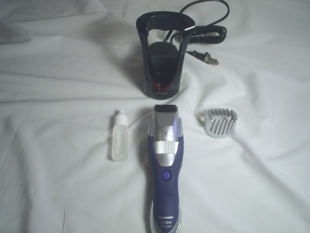 Cordless Hair Trimmer in Other in Sarnia - Image 3