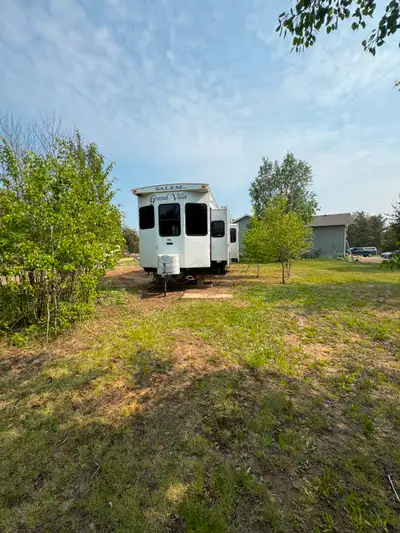 Park Model Trailer in very good condition. Somehow ad indicates financing, there is no financing ava...