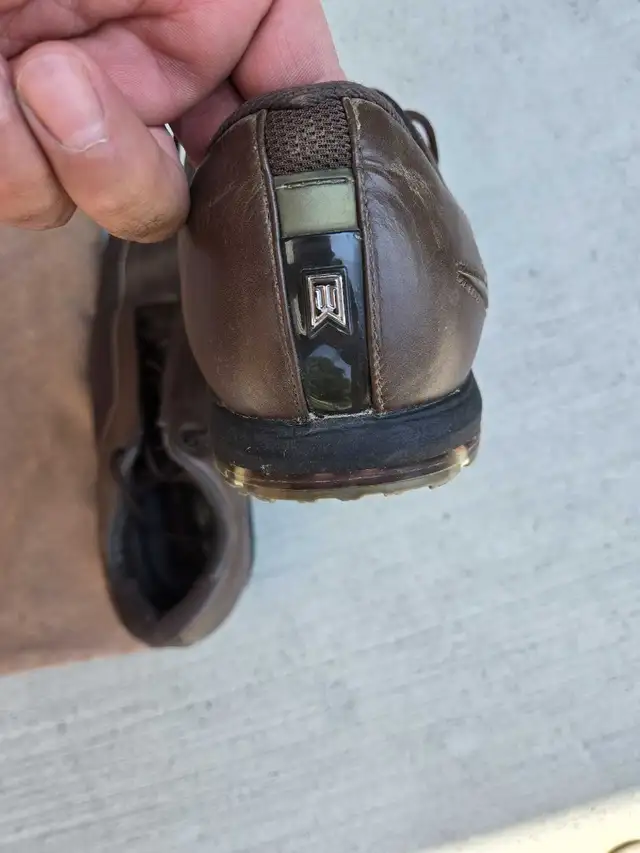 Nike tiger woods 9 .5 golf shoes  in Golf in St. Catharines - Image 6