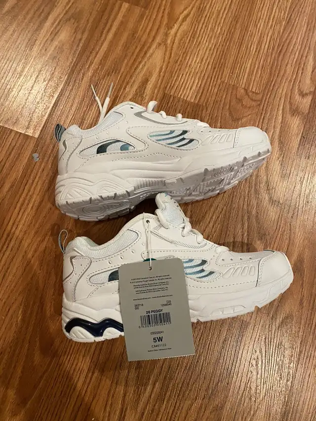  running shoes women/girls  size 5w-white (New)63295983550339121