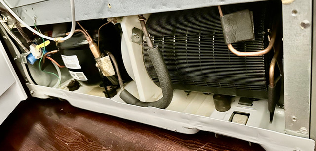 GE Profile Refrigerator in Refrigerators in Calgary - Image 4