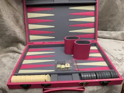 This game is complete and comes with all the pieces you need, wonderful condition no damage anywhere...