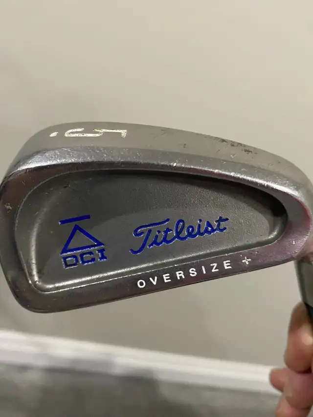 Titleist DCI irons plus stand bag in Golf in Barrie - Image 4