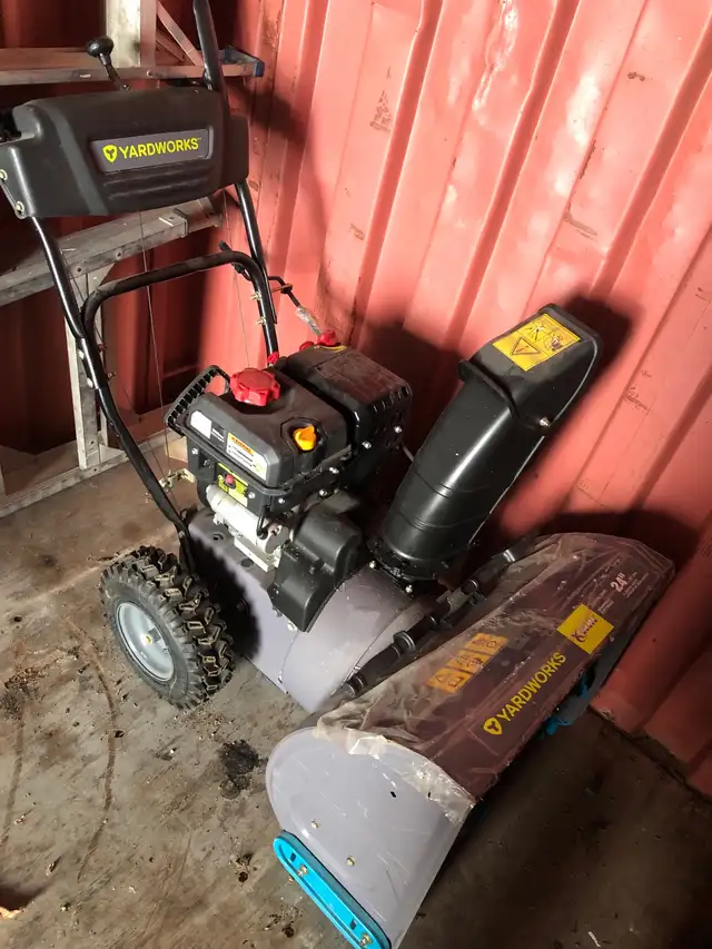 Yardworks 208cc-24” Snowblower 2- stage