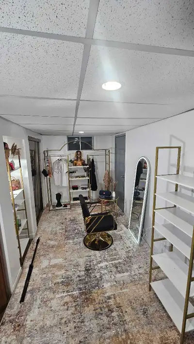 NOUS RECRUTONS ‍♀️ COIFFEUSE AFRO-CARAÏBÉENNE RECHERCHÉE ‍♀️ La Maison de la Beauté est à la recherc...