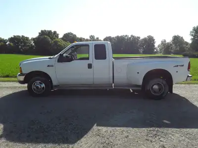 99 Ford F350 superduty Dually. 7.3 Diesel, 6 speed manual transmission, manual locking front hubs. 6...