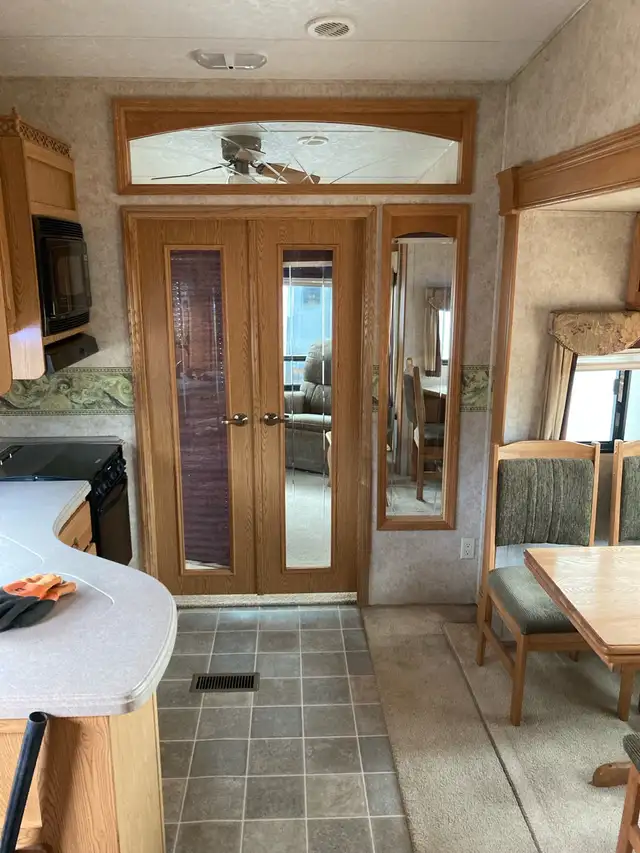 RV 5th wheel 35 ft. Montana in RVs & Motorhomes in Charlottetown - Image 5