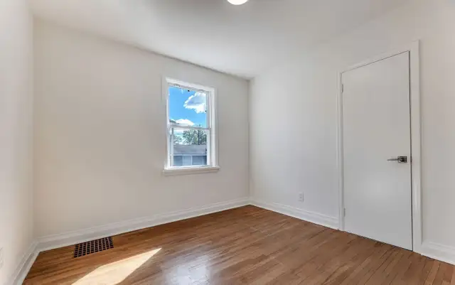 3 bedroom 1 bath rent in Peterborough, main floor in Long Term Rentals in Peterborough - Image 7