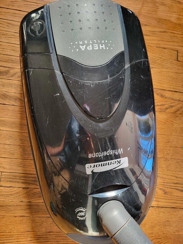 Kenmore whispertone canister vacuum in Vacuums in Belleville - Image 2