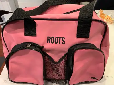 “ROOTS” Pink Travel /Gym Bag Desinger Brand Large outside pockets Excellent condition $20