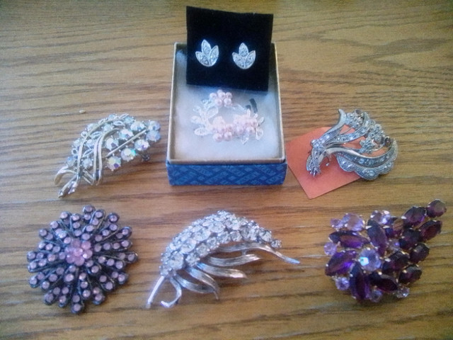 Jewelry, necklace, brooches, earrings, ring, bracelet rhinestone in Jewellery & Watches in St. Albert - Image 3