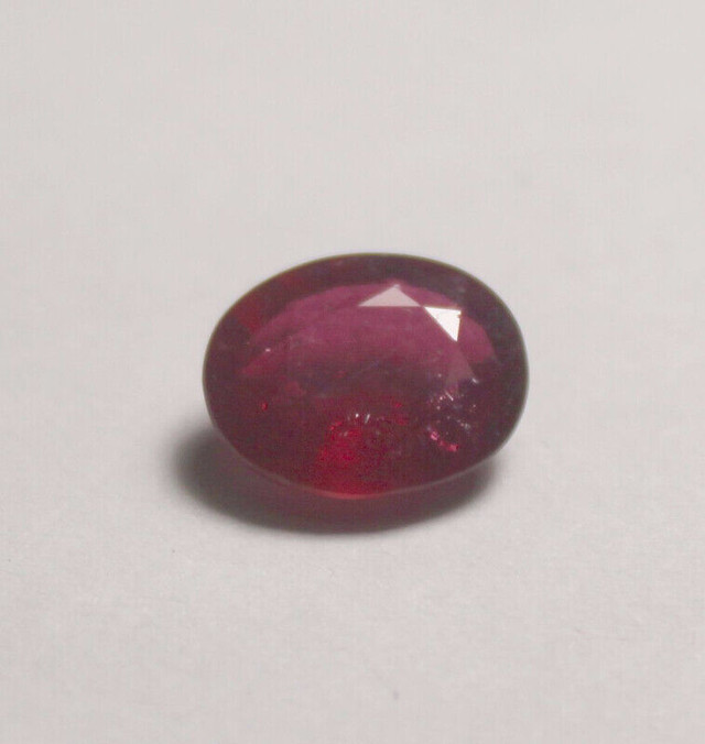 Stunning Madagascar Natural Ruby Gem for Ring. Oval 4.89 ct. in Jewellery & Watches in Gatineau