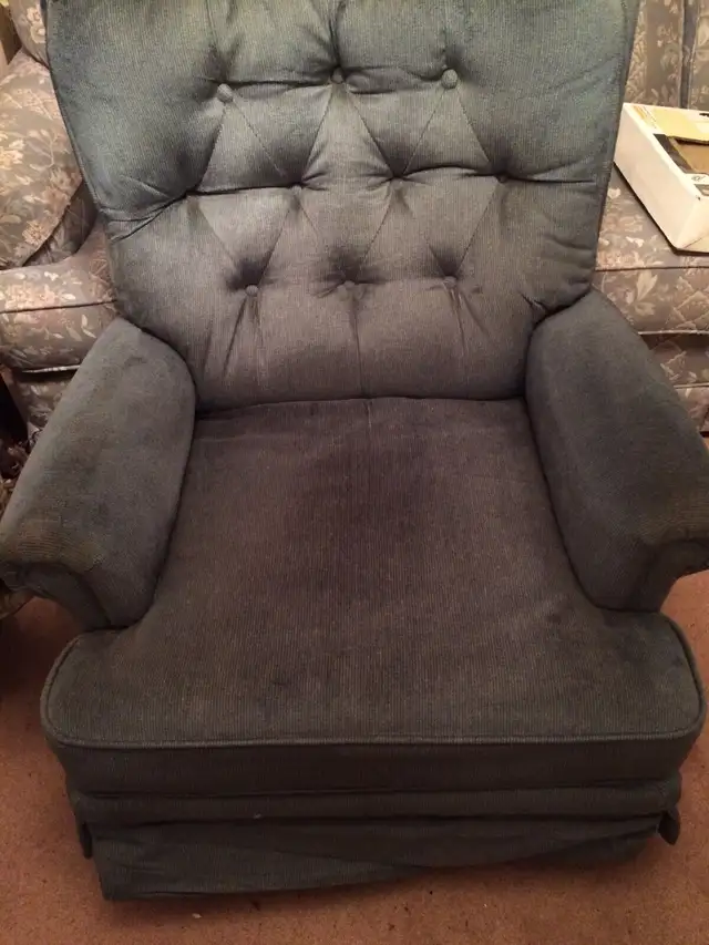 Recliner in Chairs & Recliners in Kingston - Image 6