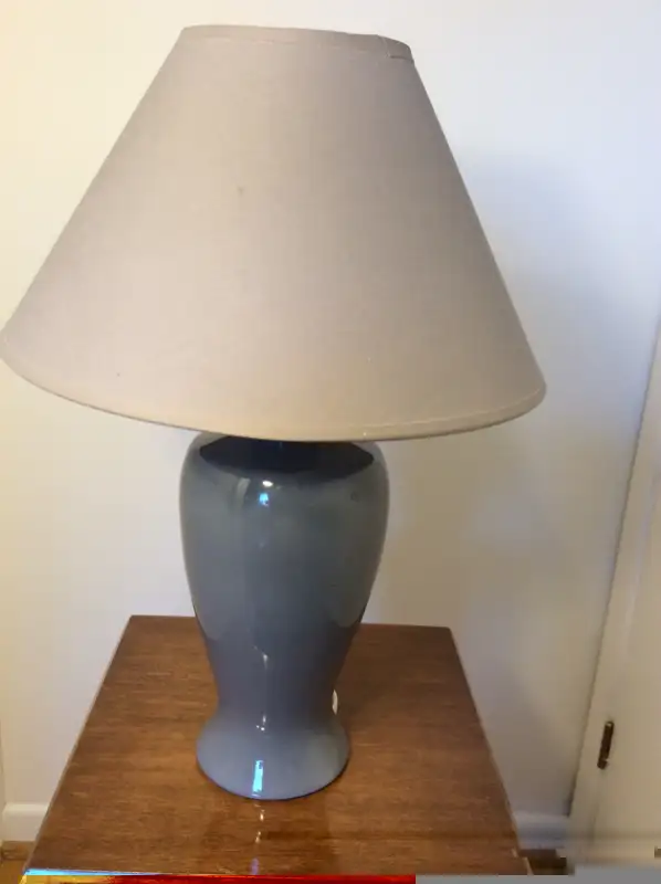 Vintage Hand Painted GREY PORCELAIN TABLE/DESK LAMP - Looks New! in Indoor Lighting & Fans in City of Toronto - Image 6