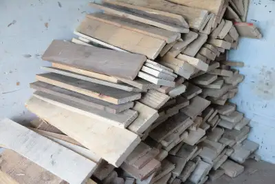 100x Bois palettes. bois d'allumage. env 15 pouces.  LIVRAISON, View more