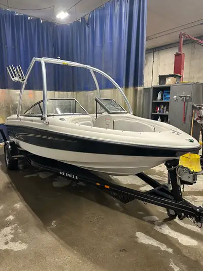 This Rienell is good for everything go for a cruise, pull a tube, or take the family fishing. This b...