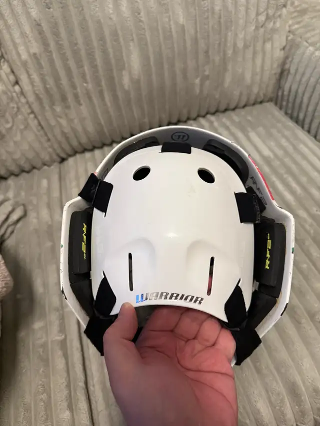 Warrior RF2 E+ Goalie helmet in Hockey in Ottawa - Image 5