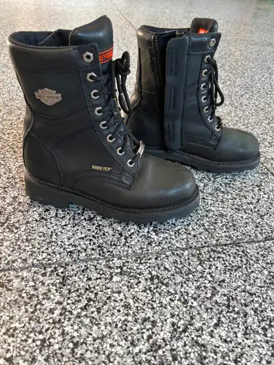 Ladies Harley Davidson Leather Motorcycle Boots, Size 7, Steel Toe, Side zipper, very comfortable an...