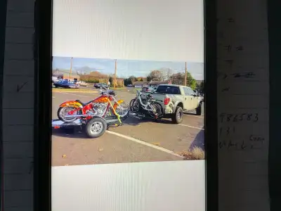 Je donne un ensemble de pneus montés sur des jantes rouillés avec une configuration de boulons de 5x...