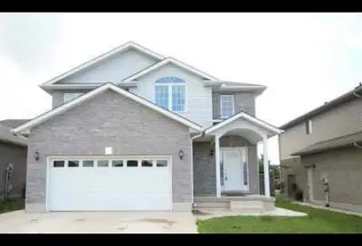 Master Bedroom for rent $1100 for 2 person Close to Fanshawe College and Hospital 15 minutes walk to...