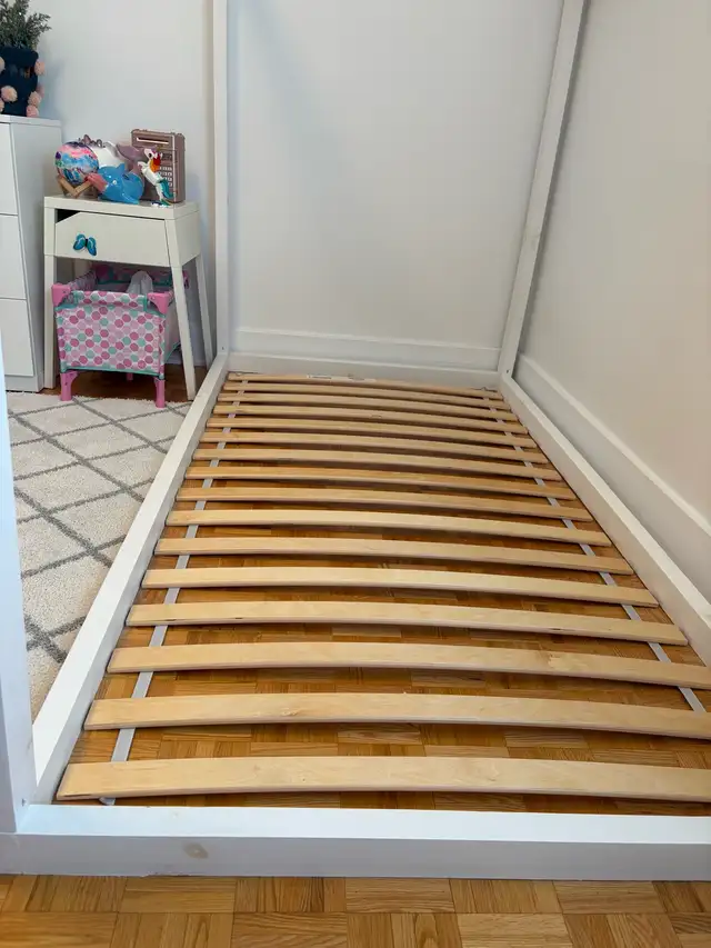 Lit cabane / maison Montesorri pour enfant in Beds & Mattresses in Longueuil / South Shore - Image 5