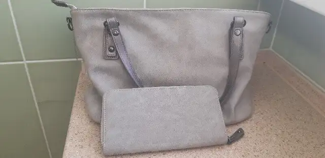 Women's Grey Handbag & Wallet by Remonte in Women's - Bags & Wallets in Mississauga / Peel Region - Image 3