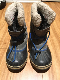 Sorel Winter Boots Kids/ bottes d’hiver enfant size 13