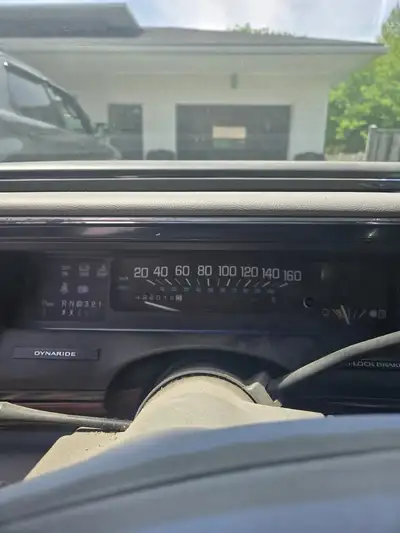 OVERALL GREAT SHAPE FOR ITS AGE. LOW KMS OF 122266. GREEN COLOUR. GASOLINE FUEL. FRONTWHEEL DRIVE.UN...