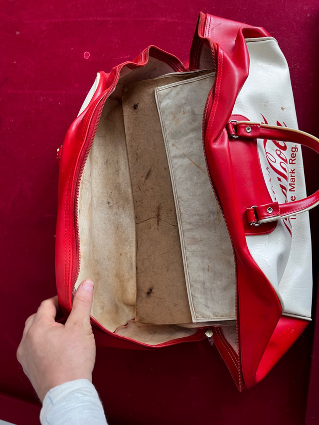 Vintage Coca Cola Duffel Bag  in Arts & Collectibles in Kitchener / Waterloo - Image 3