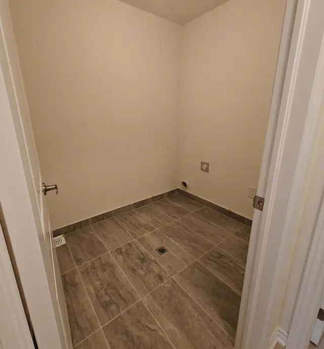 Female Only - Private Room For Rent in Room Rentals & Roommates in Kawartha Lakes - Image 15