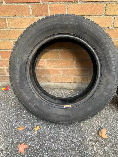 These Michelins are 195/65R15 95T – extra load. Two tires are available. They are labelled with the...