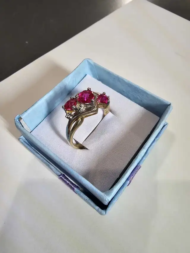 Ring ladies 10k gold 3 grams size 7 firm price in Jewellery & Watches in Calgary - Image 5