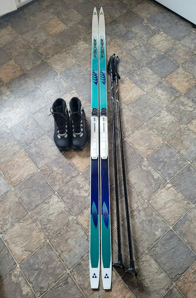 Cross Country Ski set - Mens 9 - 11.5 / Womens 10 - 12.5 in Ski in Winnipeg
