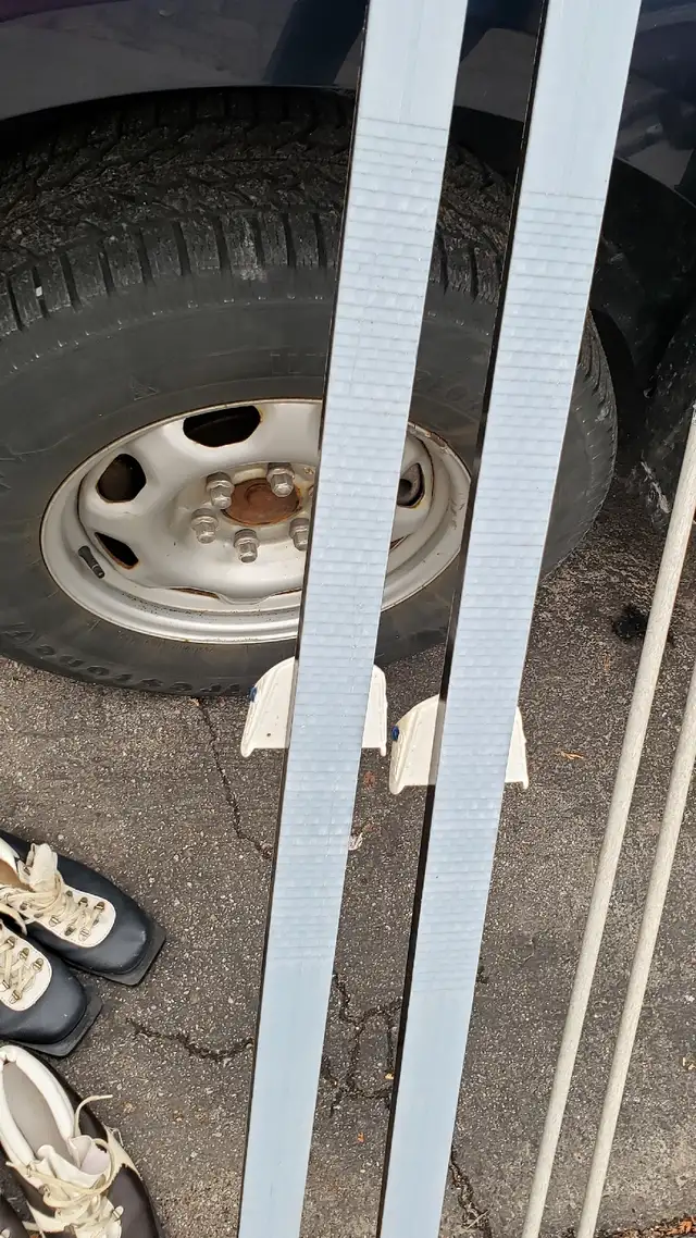 180cm 3 pin Cross Country Ski Boots Poles180cm SkisSize 8 9 10 o in Health & Special Needs in Barrie - Image 4