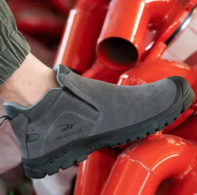  Men’s insulated safety shoes! Size 7.5, View more