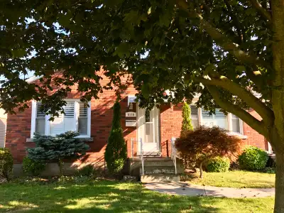 3 bed 2 bath house for rent in Niagara Falls