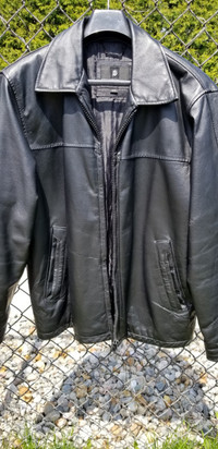 Manteau de cuir noir (P-S)