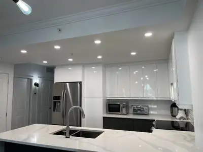 GRAND CONDO 3 1/2 MODERNE INSONORISÉ à vendre dans édifice au bord de l’eau Chomedey, Laval (face à...