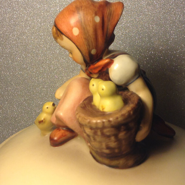 Hummel CANDY DISH "CHICK GIRL" Goebel OLD STYLE BOWL in Arts & Collectibles in Vancouver - Image 4