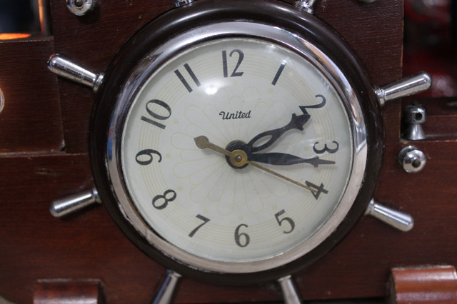 UNITED ANTIQUE SHIP CLOCK.....WORKING CLOCK AND LIGHTS in Arts & Collectibles in Hamilton - Image 2