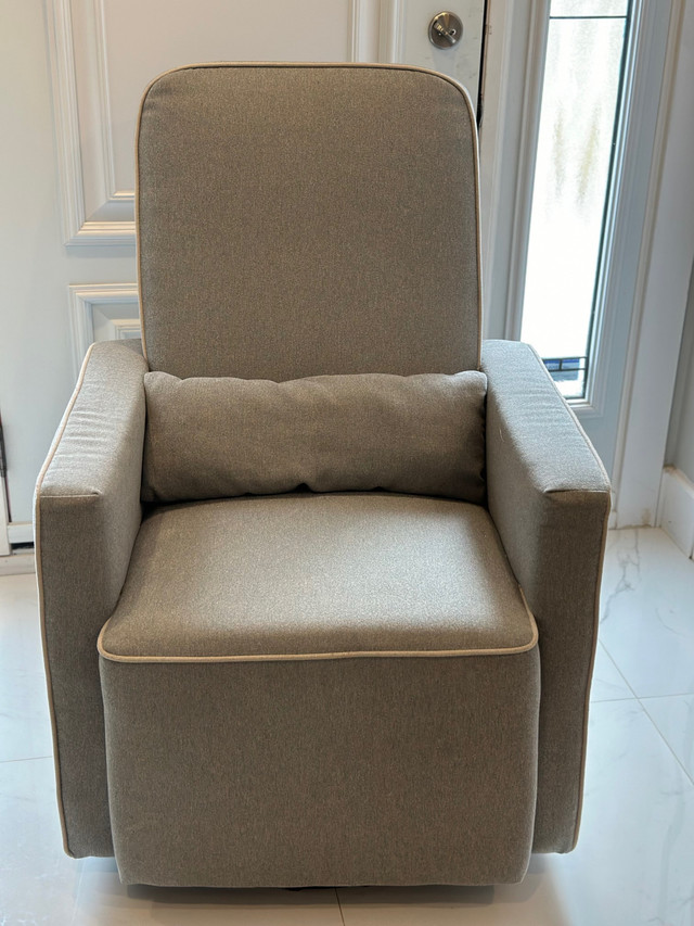 Rocking swivel chair  in Chairs & Recliners in Markham / York Region