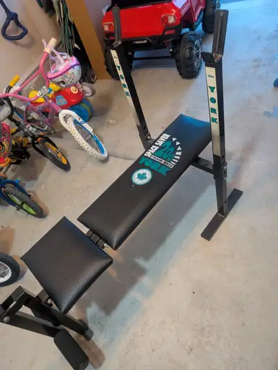 $40 - York Space Saver Weight Bench. Used. No weights, Voir plus