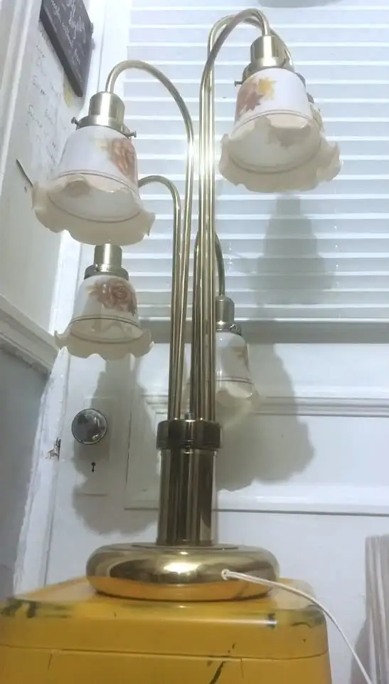 Mid Century Table Lamp with 5 Vintage Tulip lampshades - $200 in Indoor Lighting & Fans in City of Montréal - Image 8