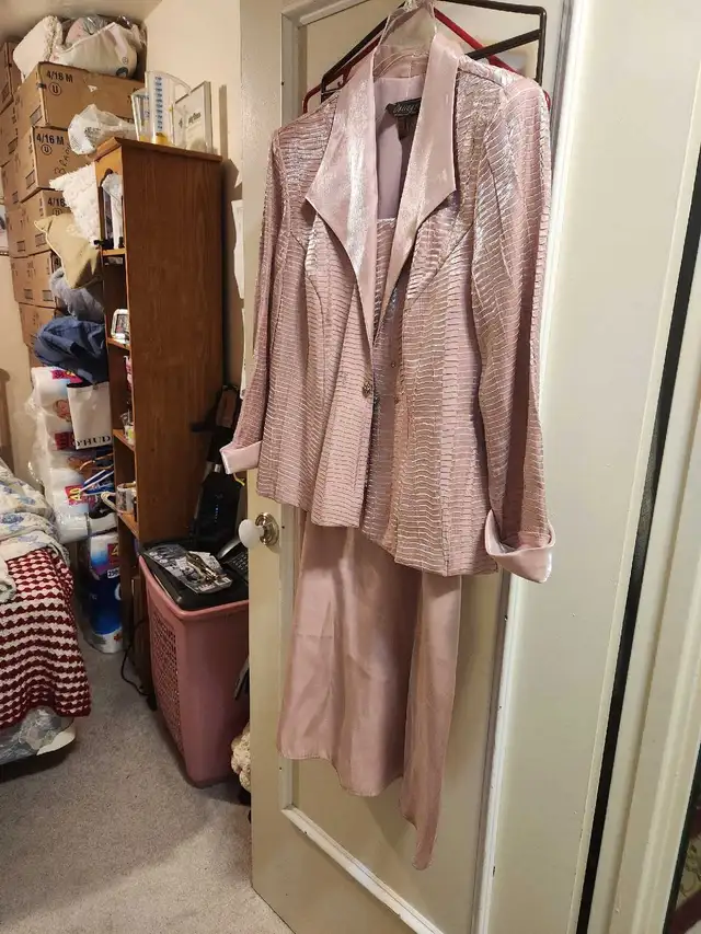Dress Rose colour in Wedding in Kingston - Image 5