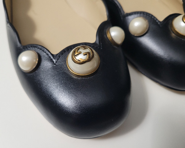Gucci Women's Size 38 Black Leather Flats - Excellent Condition in Women's - Shoes in Vancouver - Image 4