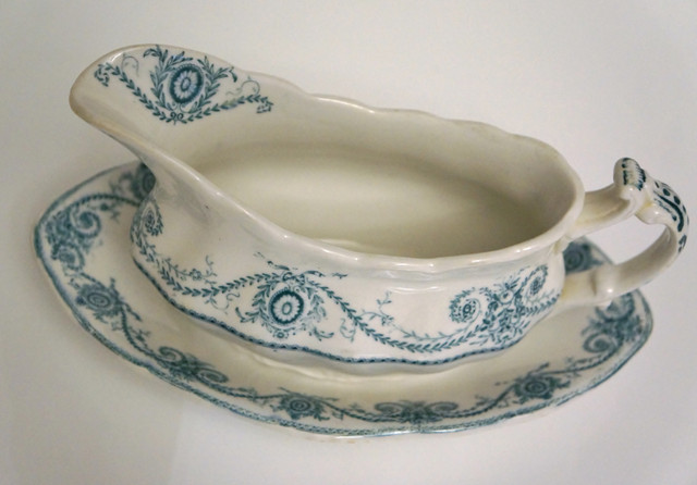 Antique 'Success' J.H.W. & Sons Hanley England Gravy Boat & Tray in Arts & Collectibles in City of Toronto