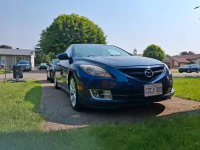Selling a powerful sedan matched with amazing comfort and handling. Pros: -3.7L V6 pushing 270HP -He...