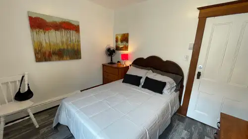 Fully Furnished Bedroom, All inclusive, Near Dal + Hospitals 1-bedroom in a 3-bedroom apartment. Ful...