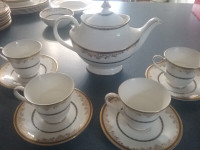 Royal Doulton china set, Winchester pattern